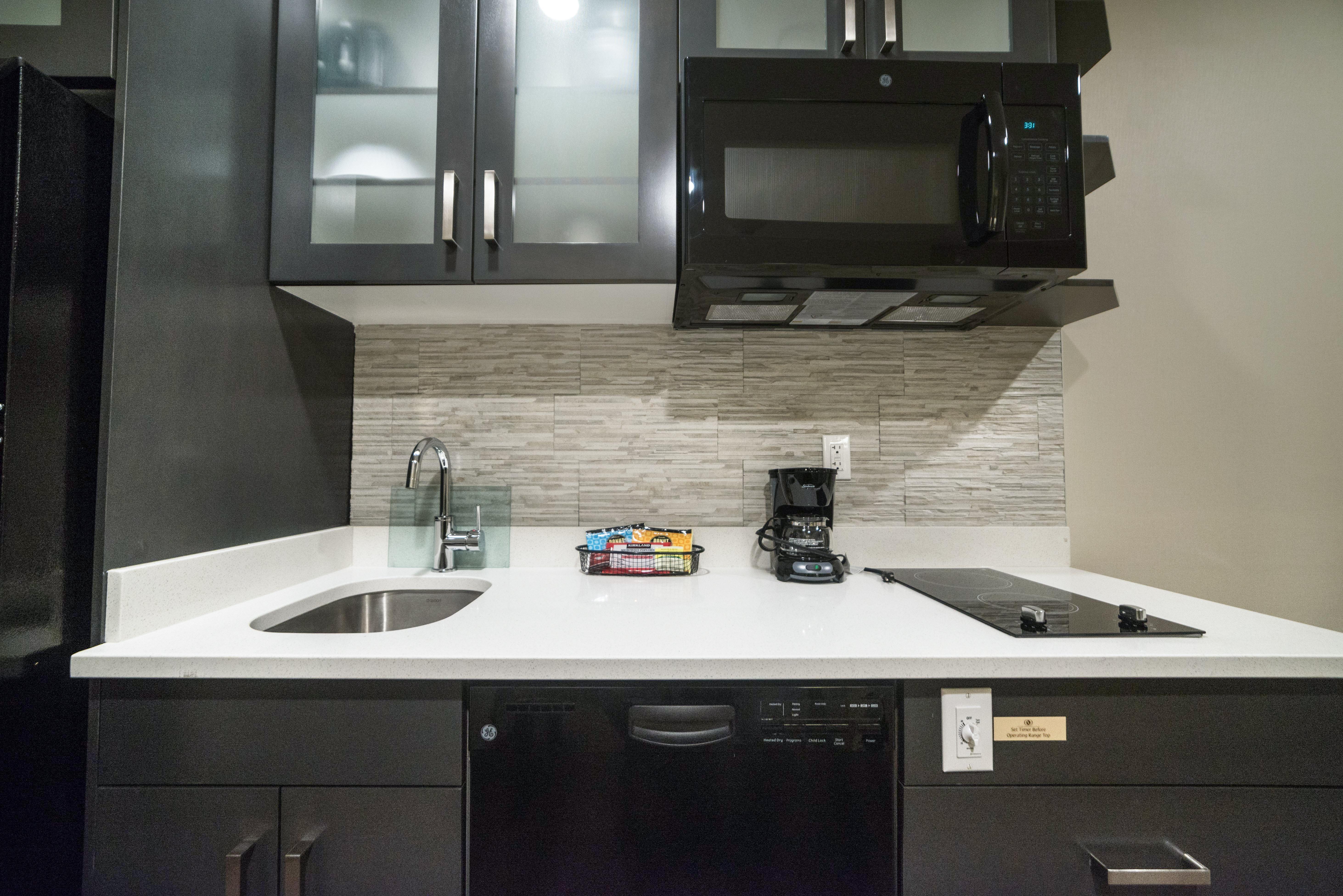Candlewood Suites West Edmonton - Mall Area By Ihg Extérieur photo